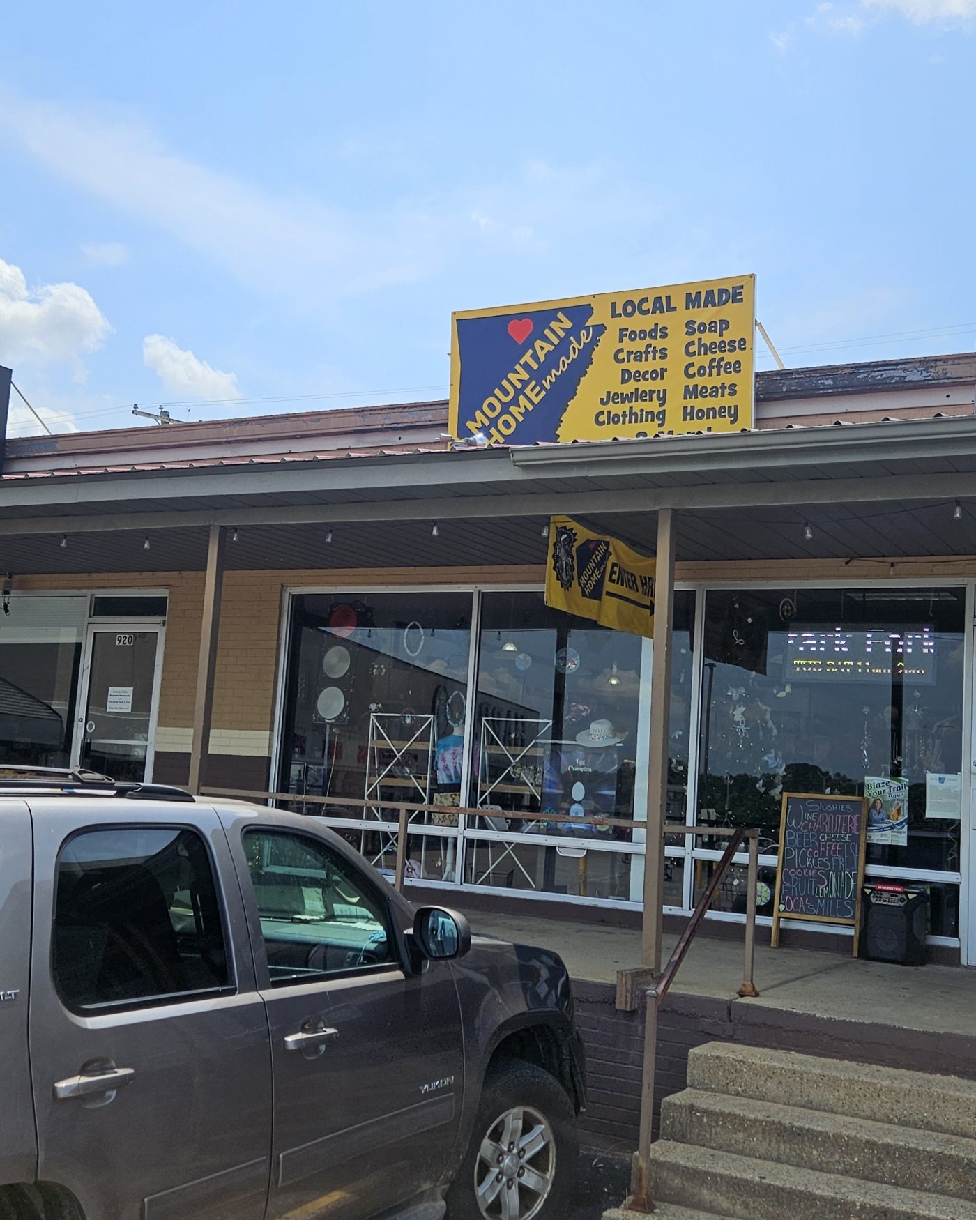 The storefront of Mountain Homemade on Highway 62 in Mountain Home, Arkansas